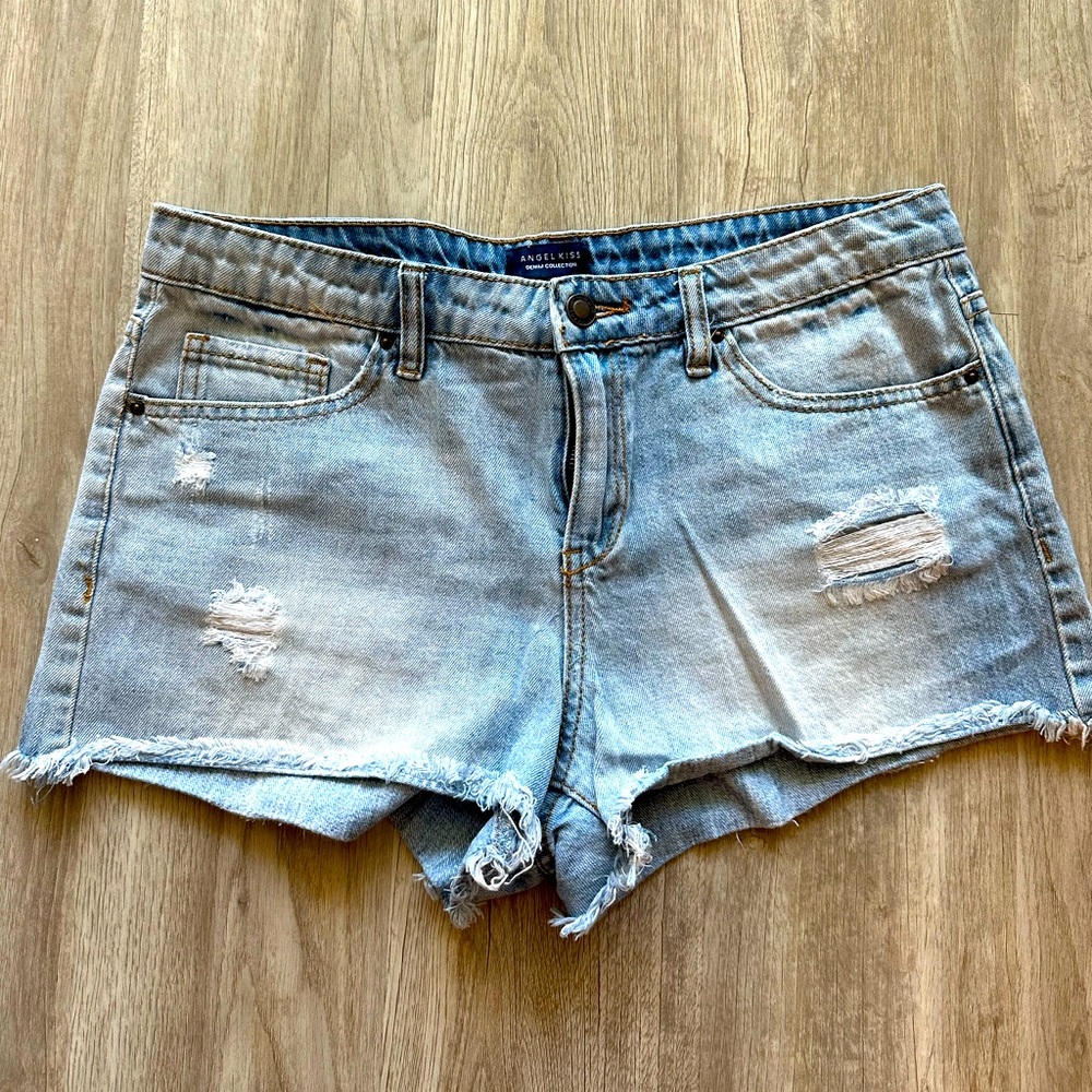 Angel kiss short shorts